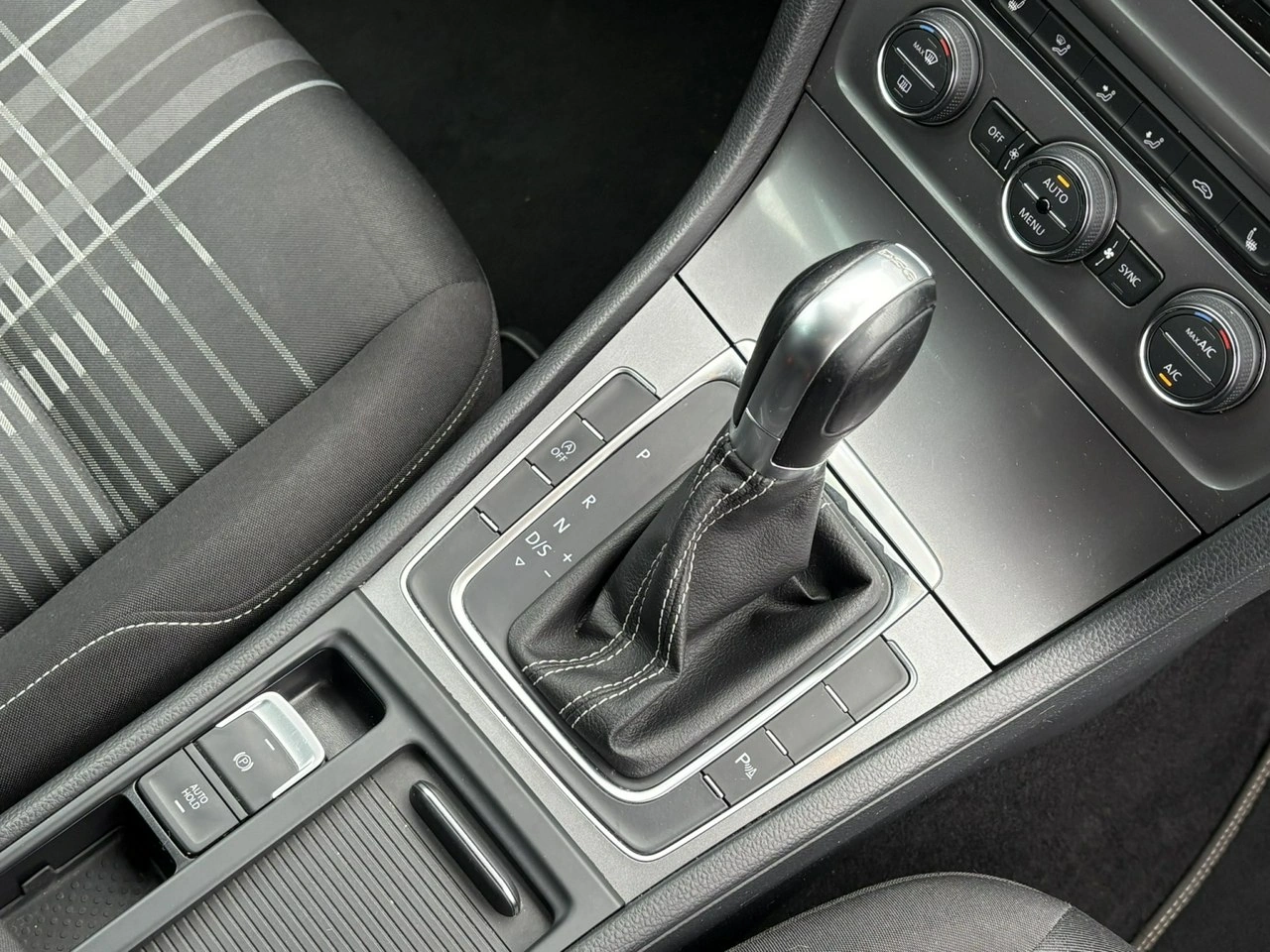 Volkswagen Golf - Zdjęcie 16