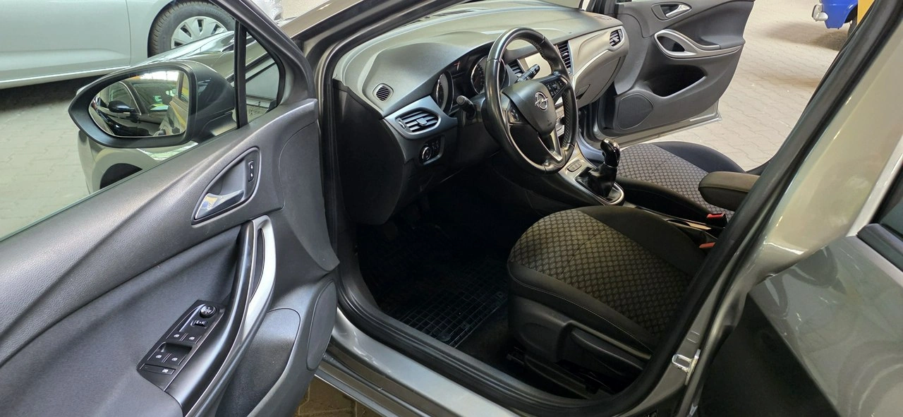 Opel Astra - Zdjęcie 9