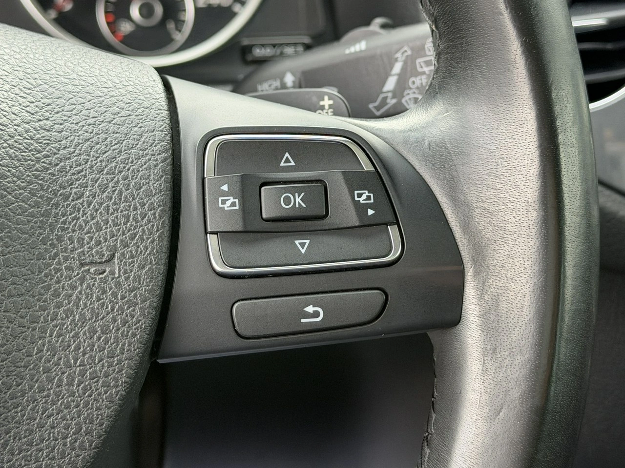 Volkswagen Tiguan - Zdjęcie 24