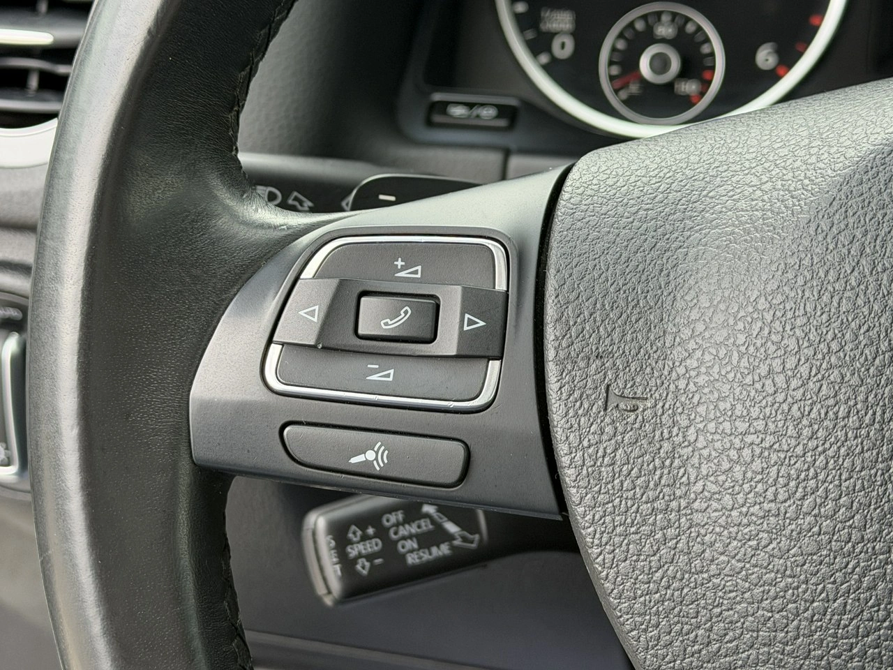 Volkswagen Tiguan - Zdjęcie 25