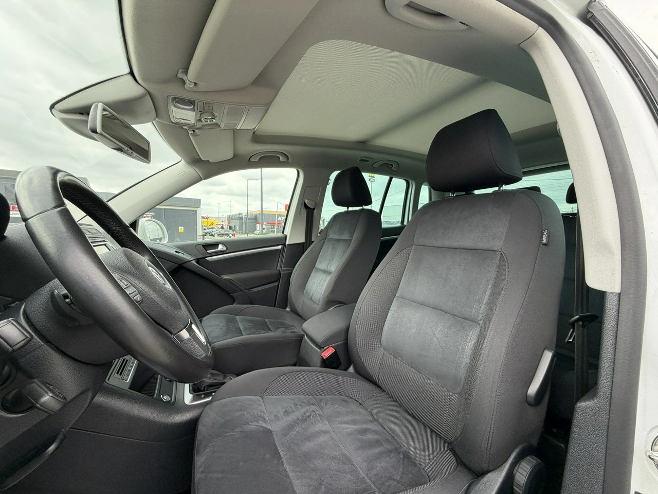 Volkswagen Tiguan - Zdjęcie 19