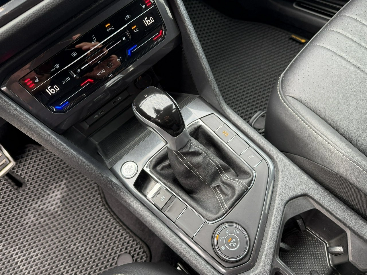 Volkswagen Tiguan Allspace - Zdjęcie 23