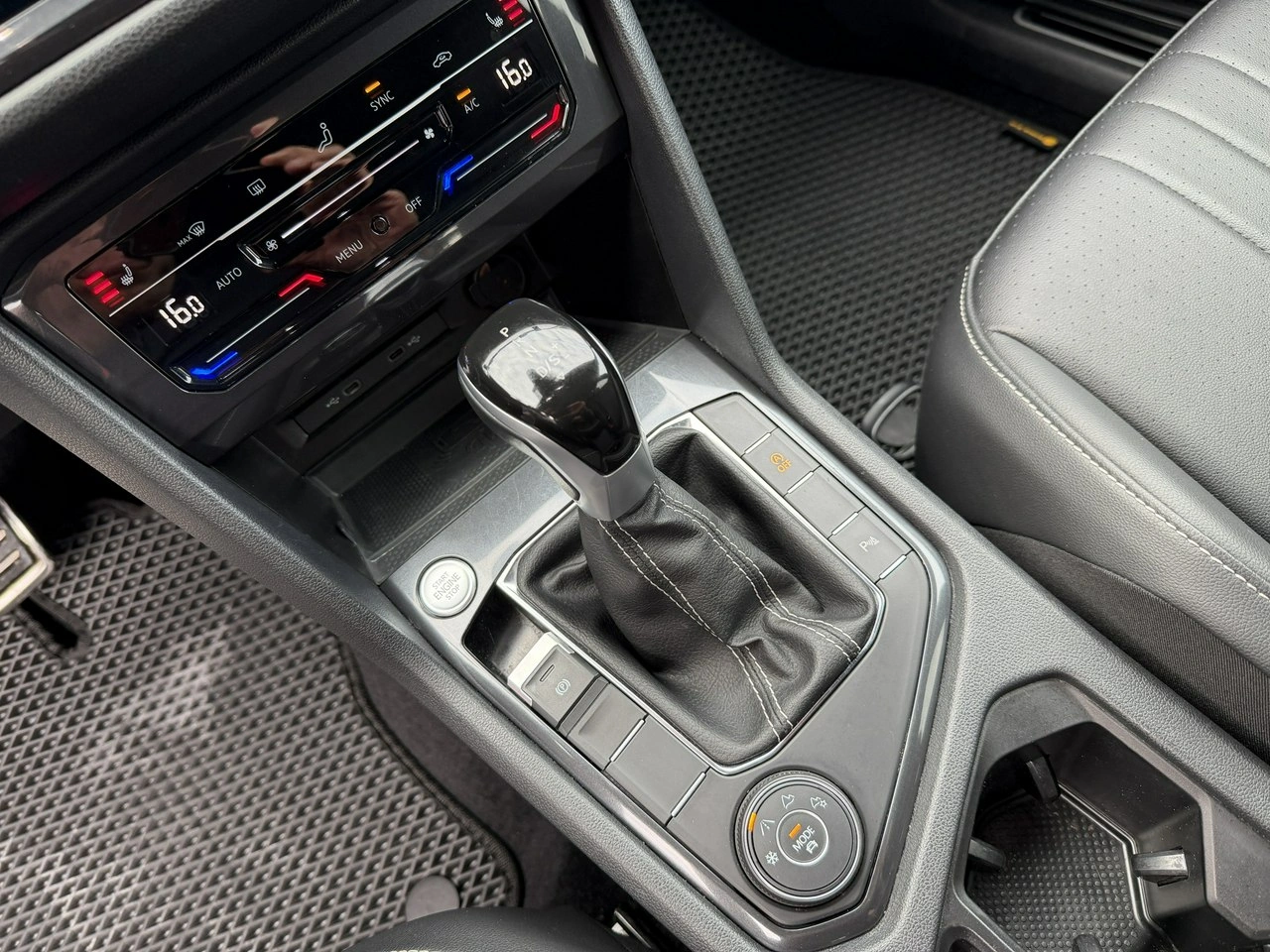 Volkswagen Tiguan Allspace - Zdjęcie 23