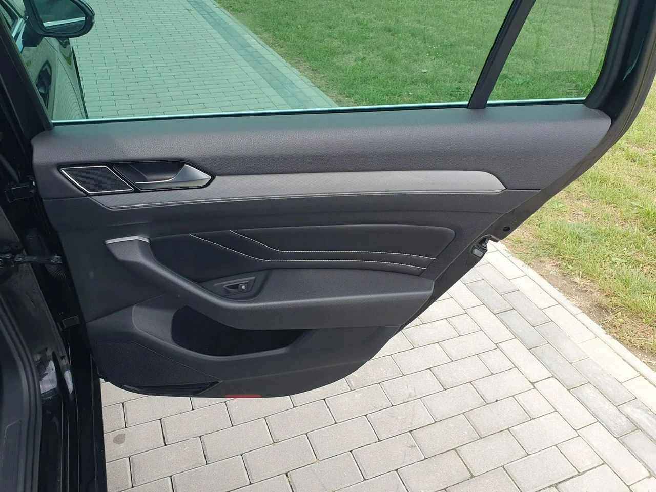 Volkswagen Passat - Zdjęcie 25