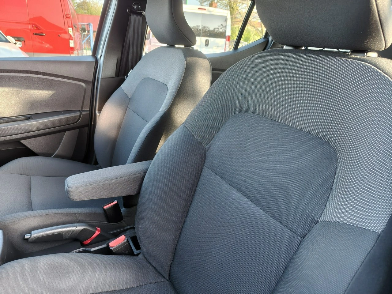 Dacia Sandero - Zdjęcie 13