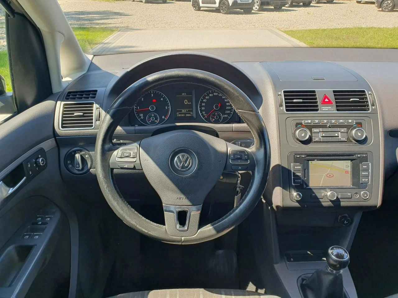 Volkswagen Touran - Zdjęcie 27