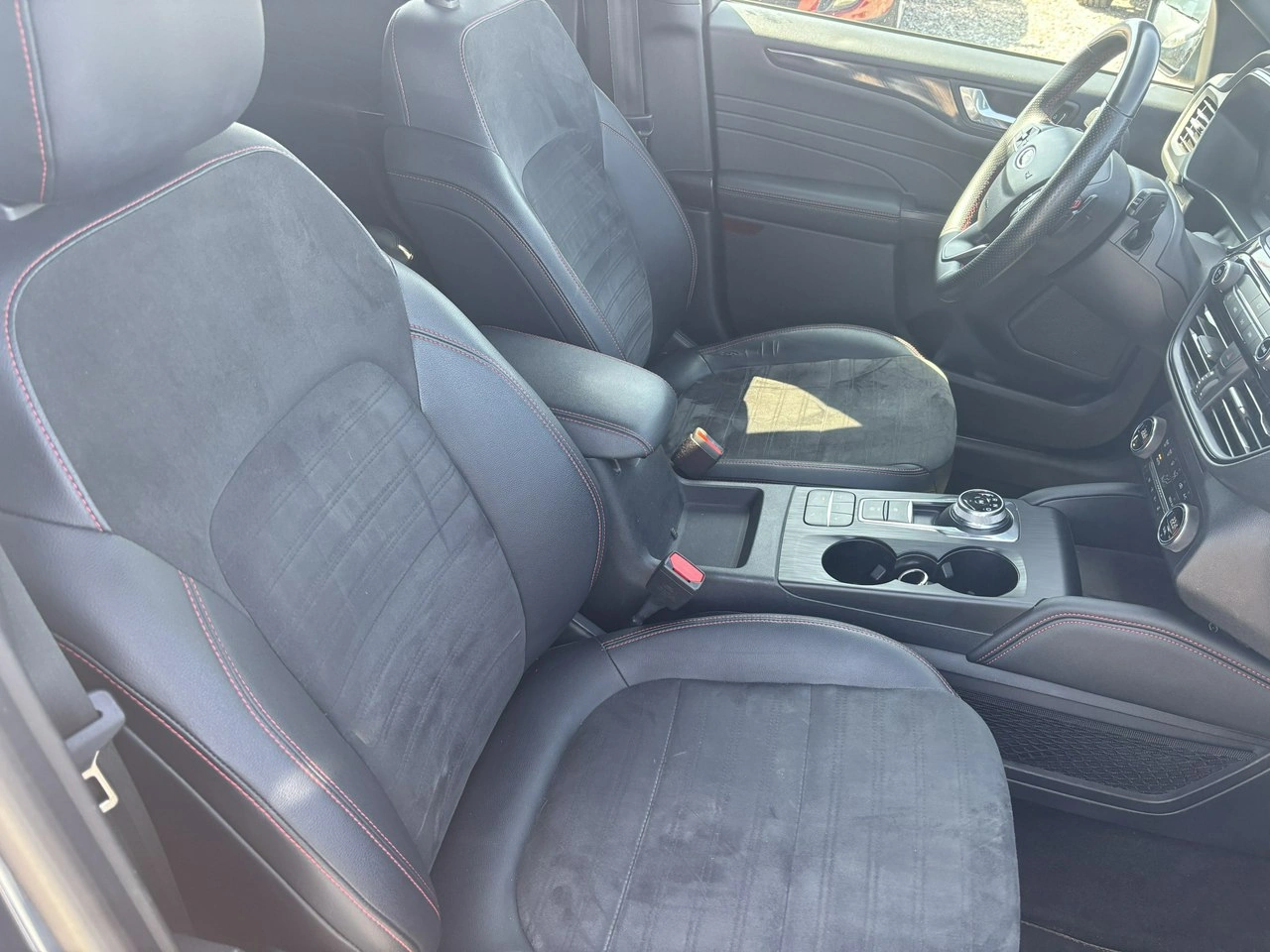 Ford Kuga - Zdjęcie 38