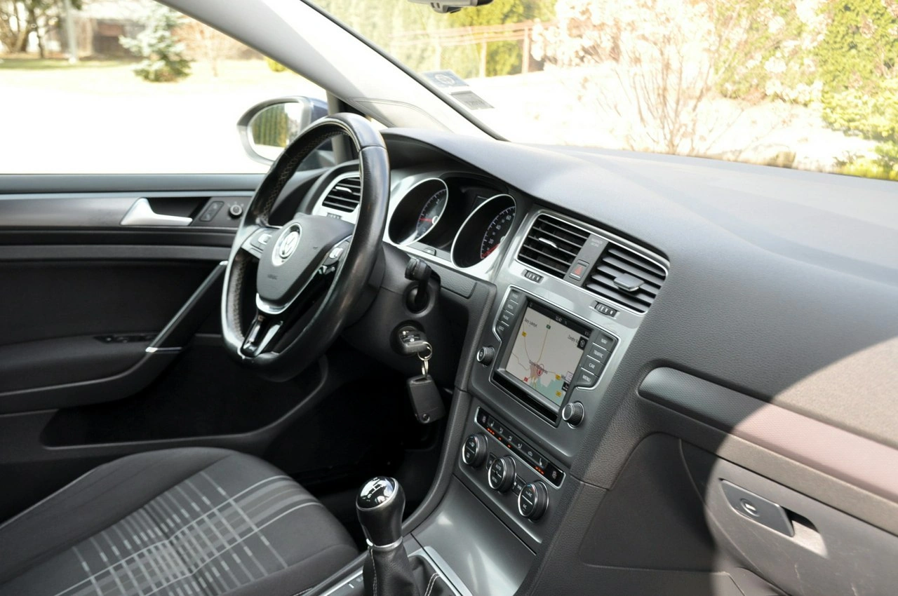 Volkswagen Golf - Zdjęcie 17
