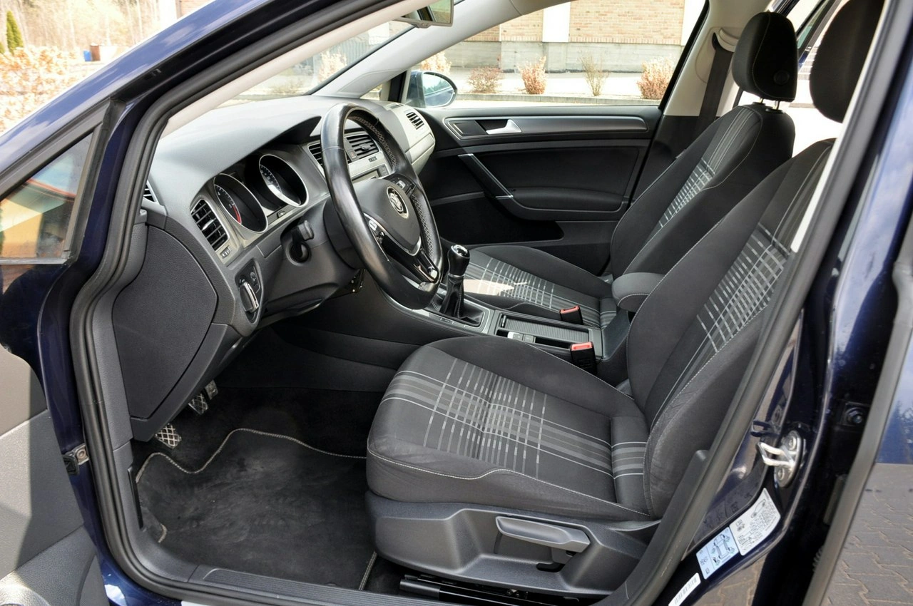 Volkswagen Golf - Zdjęcie 21