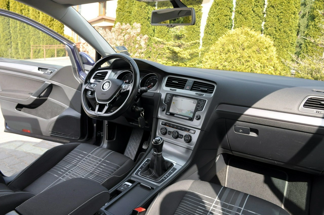 Volkswagen Golf - Zdjęcie 24