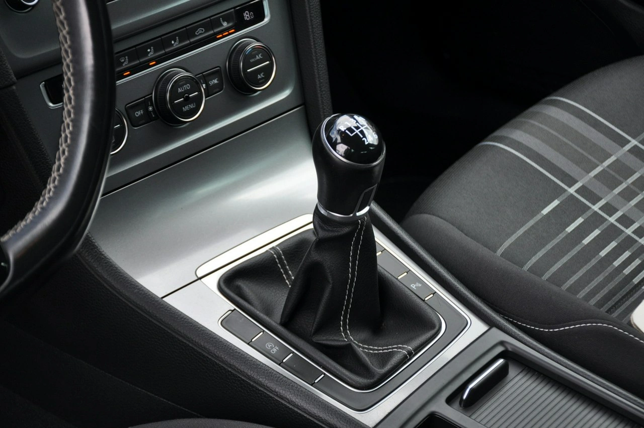 Volkswagen Golf - Zdjęcie 34