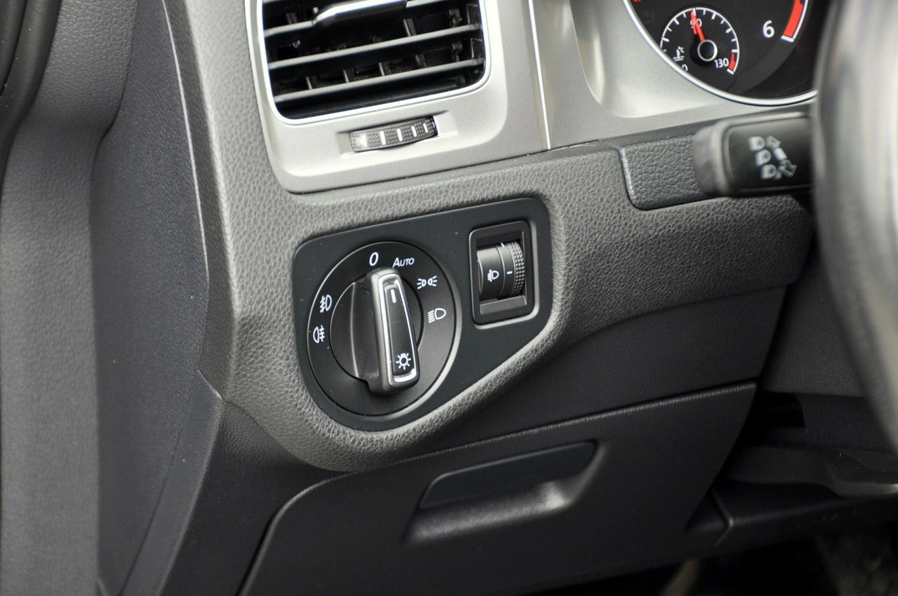 Volkswagen Golf - Zdjęcie 36