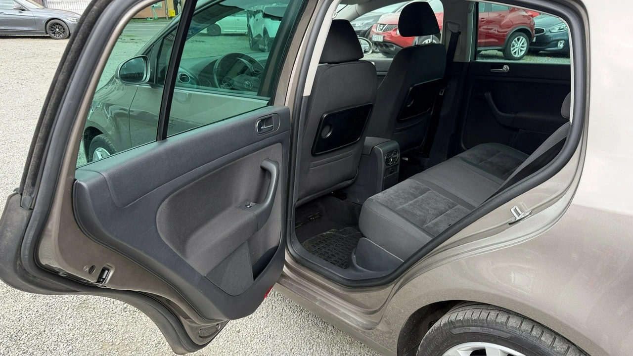 Volkswagen Golf Plus - Zdjęcie 17