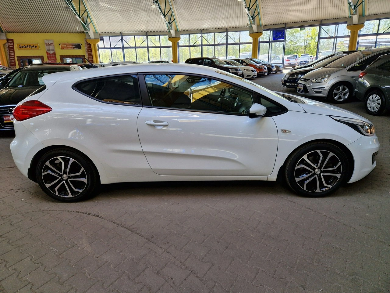 Kia Ceed - Zdjęcie 9