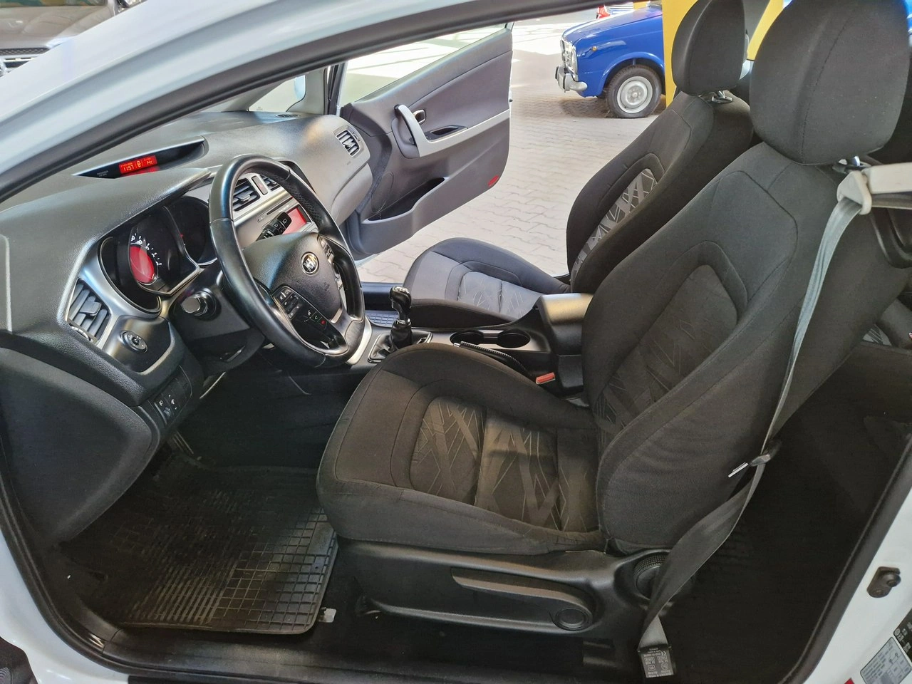 Kia Ceed - Zdjęcie 11