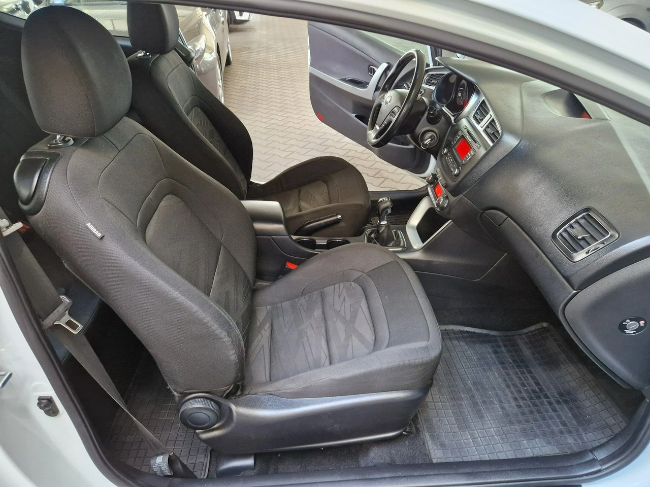 Kia Ceed - Zdjęcie 19