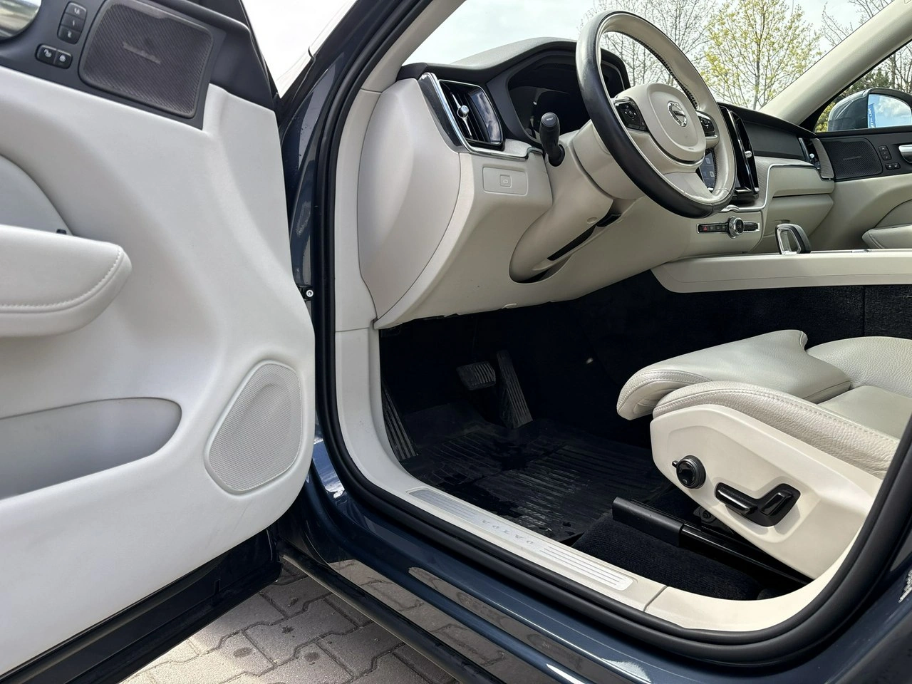 Volvo XC 60 - Zdjęcie 9