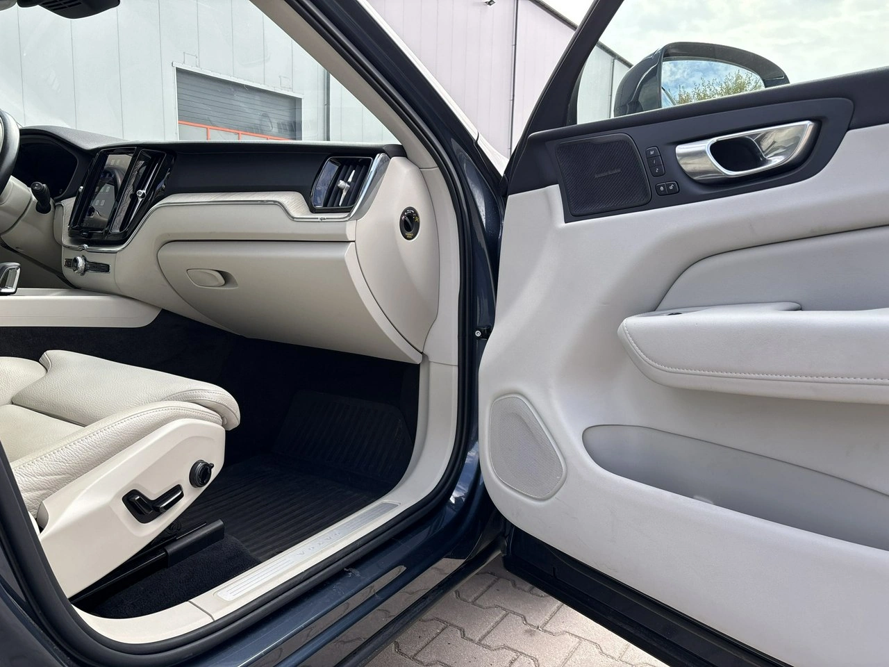 Volvo XC 60 - Zdjęcie 17