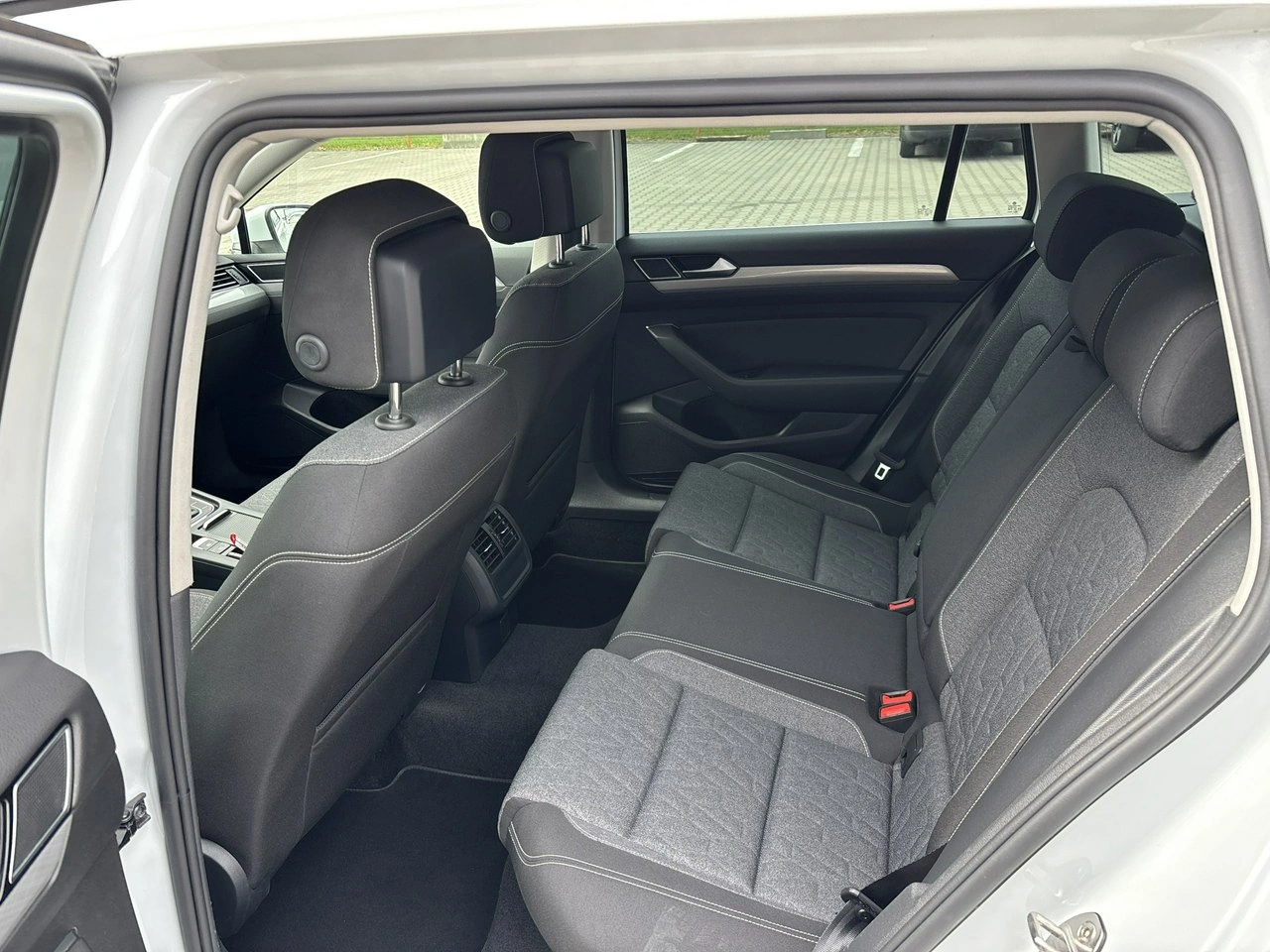 Volkswagen Passat - Zdjęcie 11