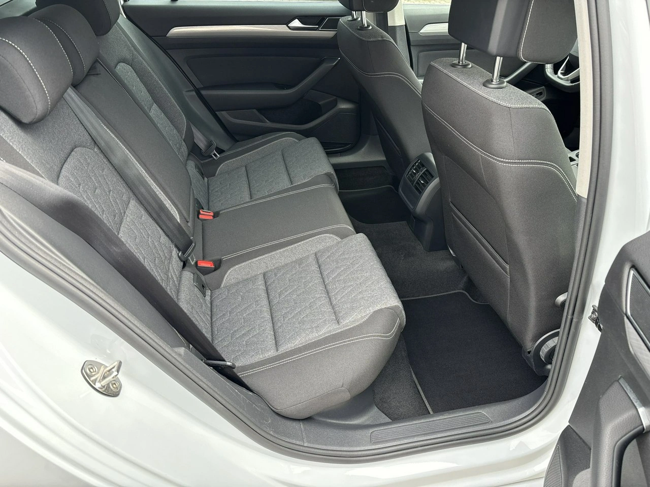 Volkswagen Passat - Zdjęcie 14