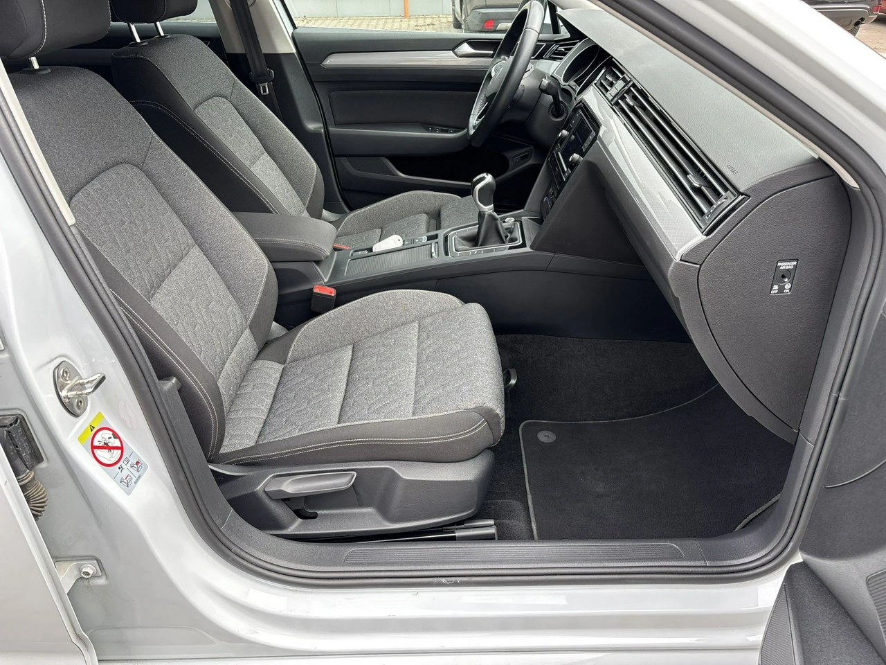 Volkswagen Passat - Zdjęcie 16