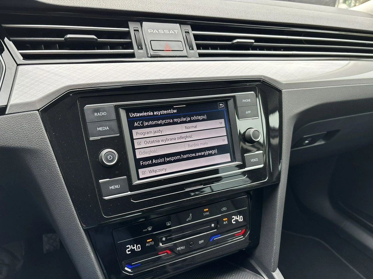 Volkswagen Passat - Zdjęcie 22