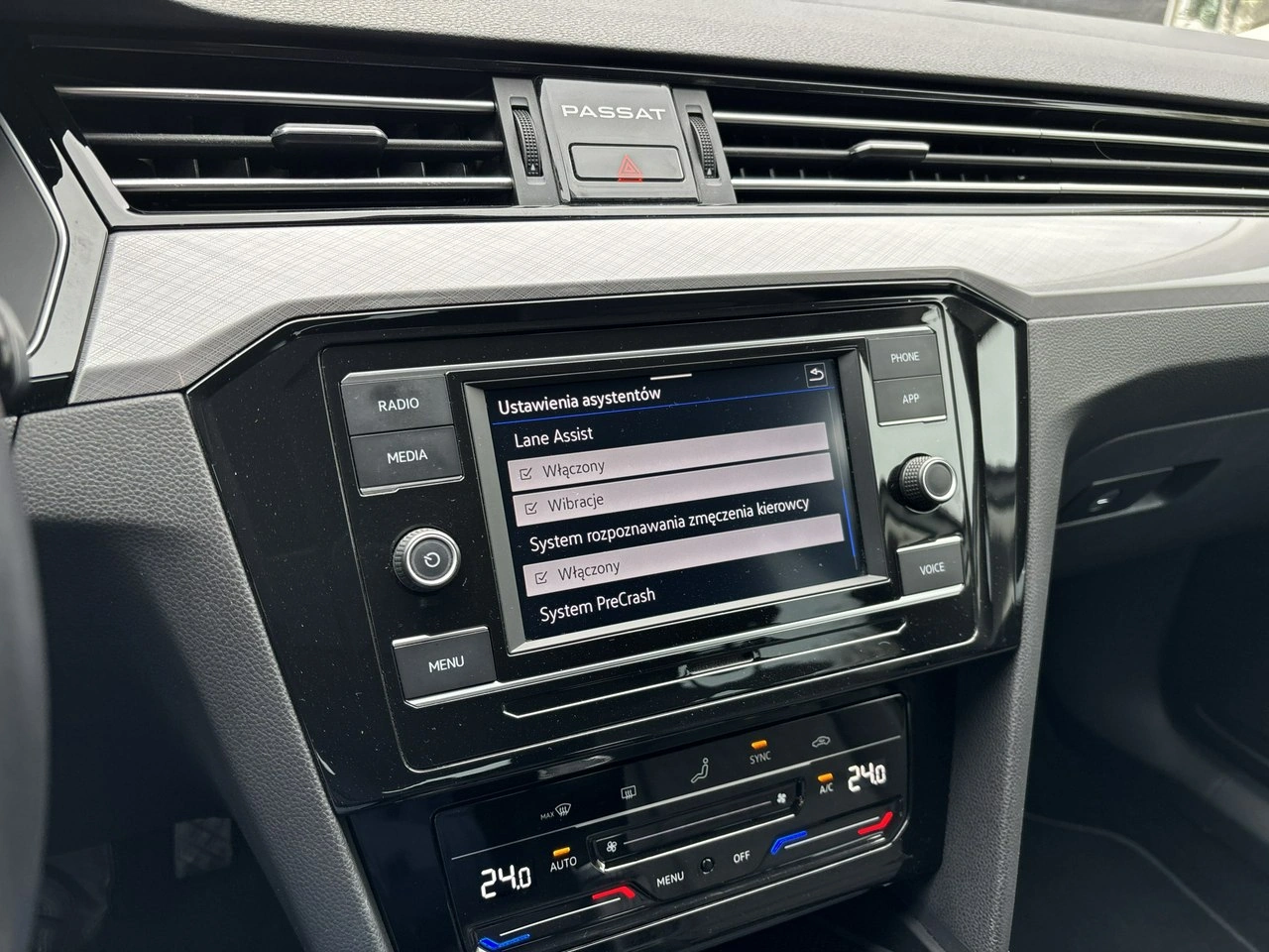 Volkswagen Passat - Zdjęcie 23