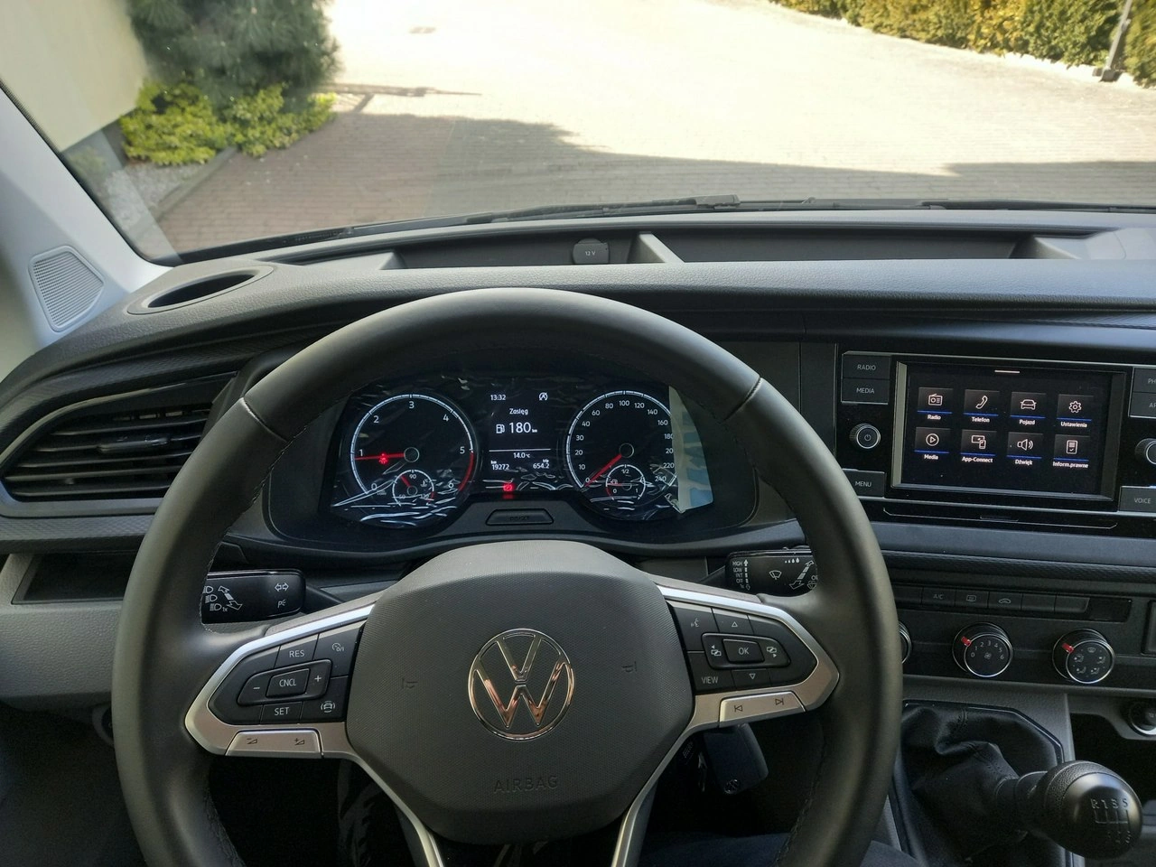 Volkswagen Caravelle - Zdjęcie 24