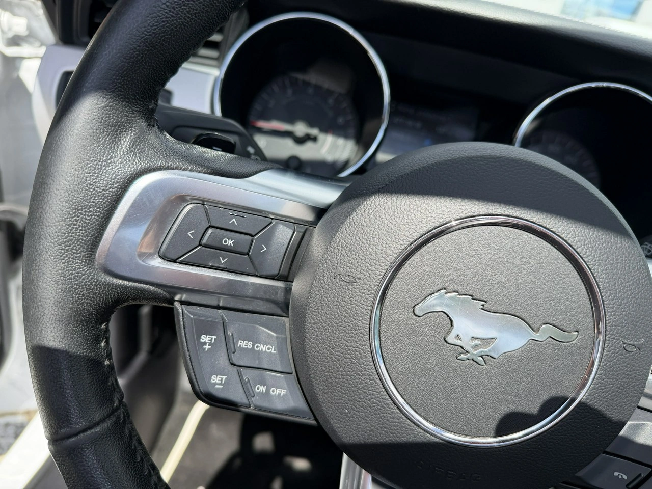 Ford Mustang - Zdjęcie 20