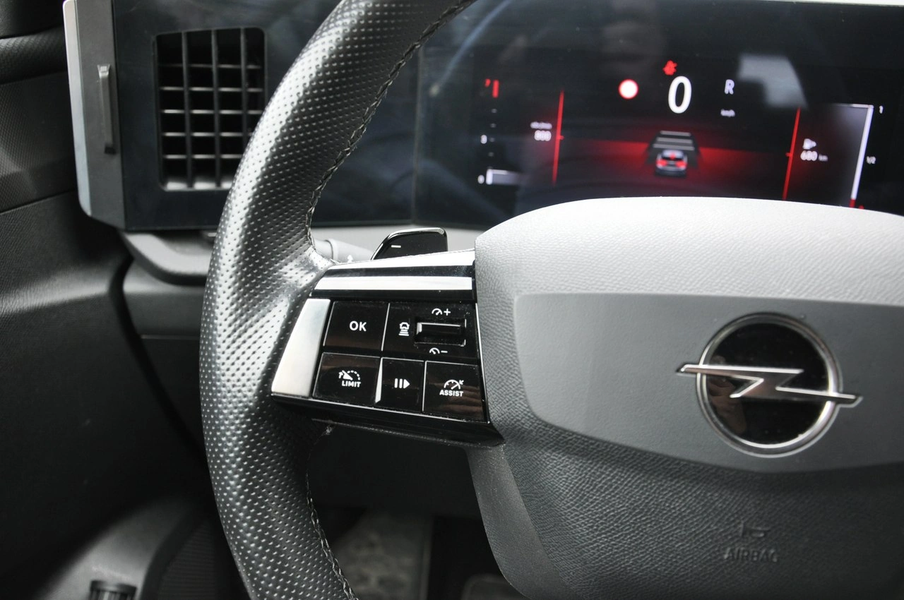 Opel Astra - Zdjęcie 24