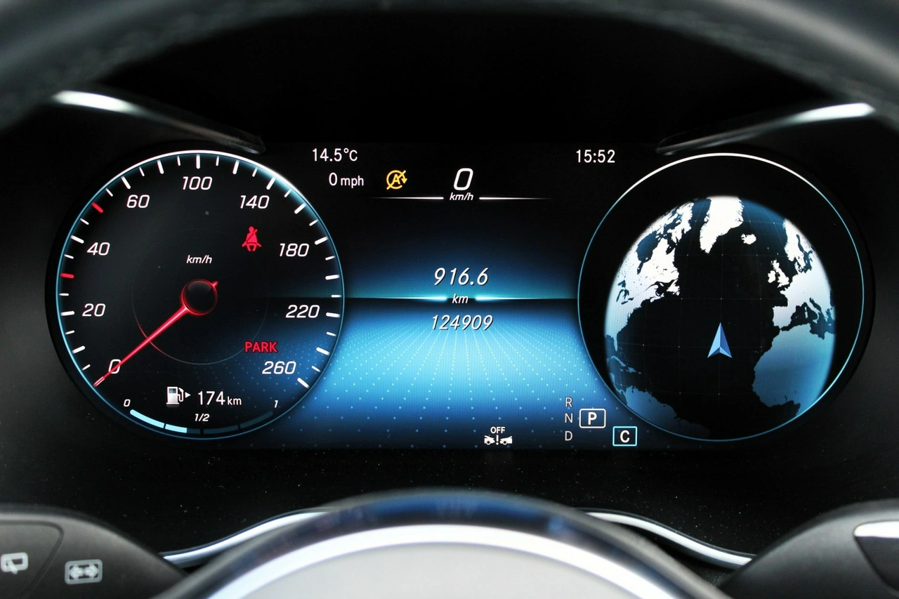 Mercedes GLC 300 - Zdjęcie 11