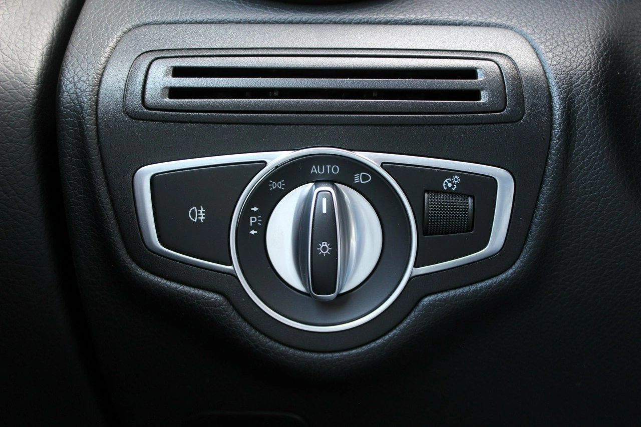 Mercedes GLC 300 - Zdjęcie 25