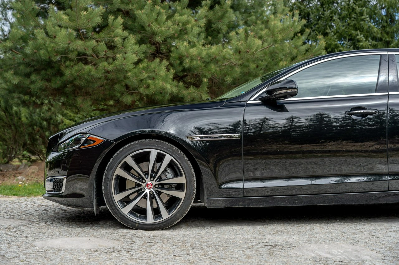 Jaguar XJ - Zdjęcie 16