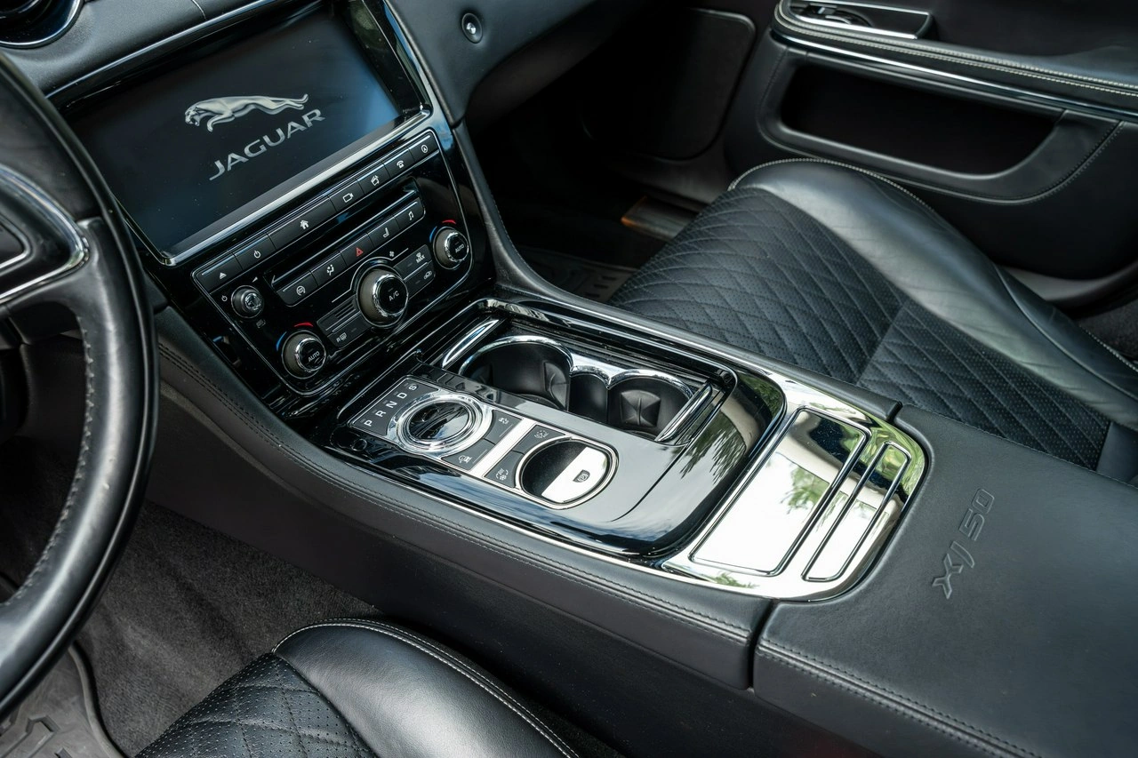 Jaguar XJ - Zdjęcie 36