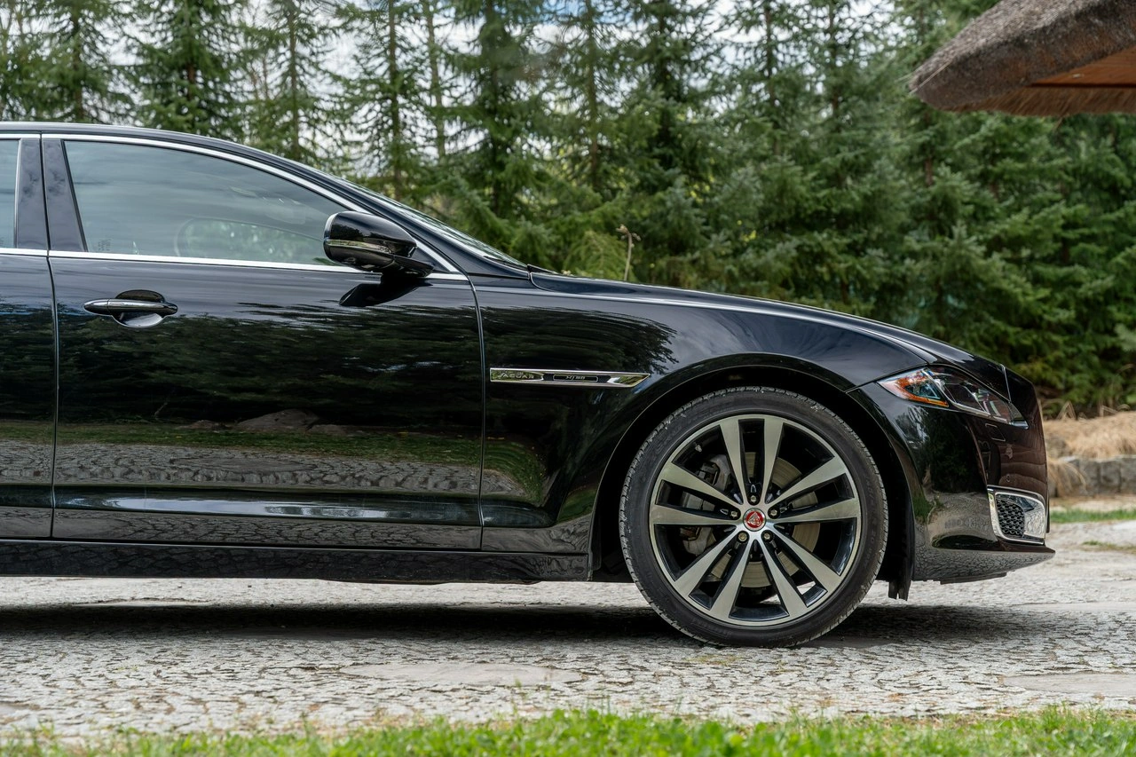 Jaguar XJ - Zdjęcie 8