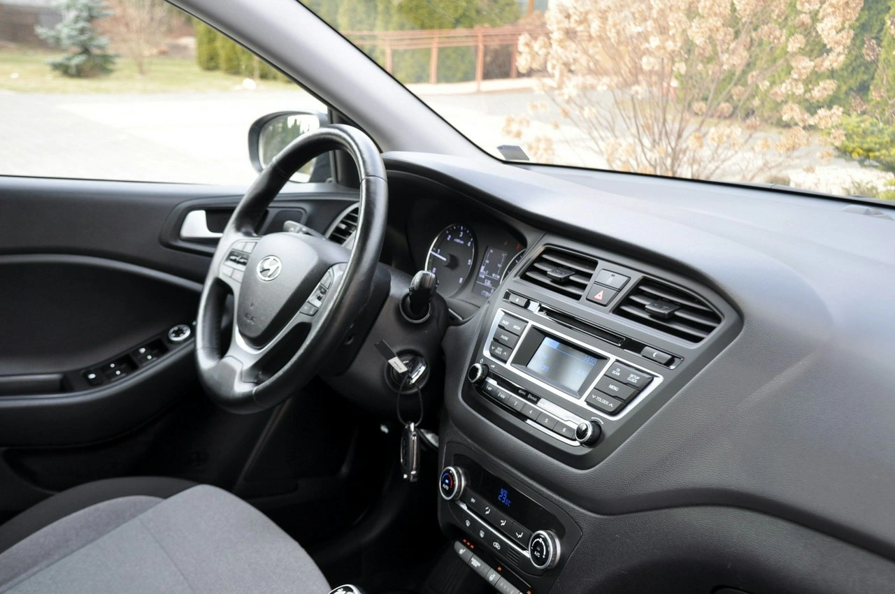 Hyundai i20 - Zdjęcie 17