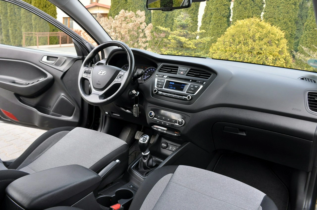 Hyundai i20 - Zdjęcie 23