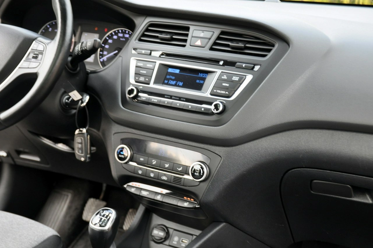 Hyundai i20 - Zdjęcie 25