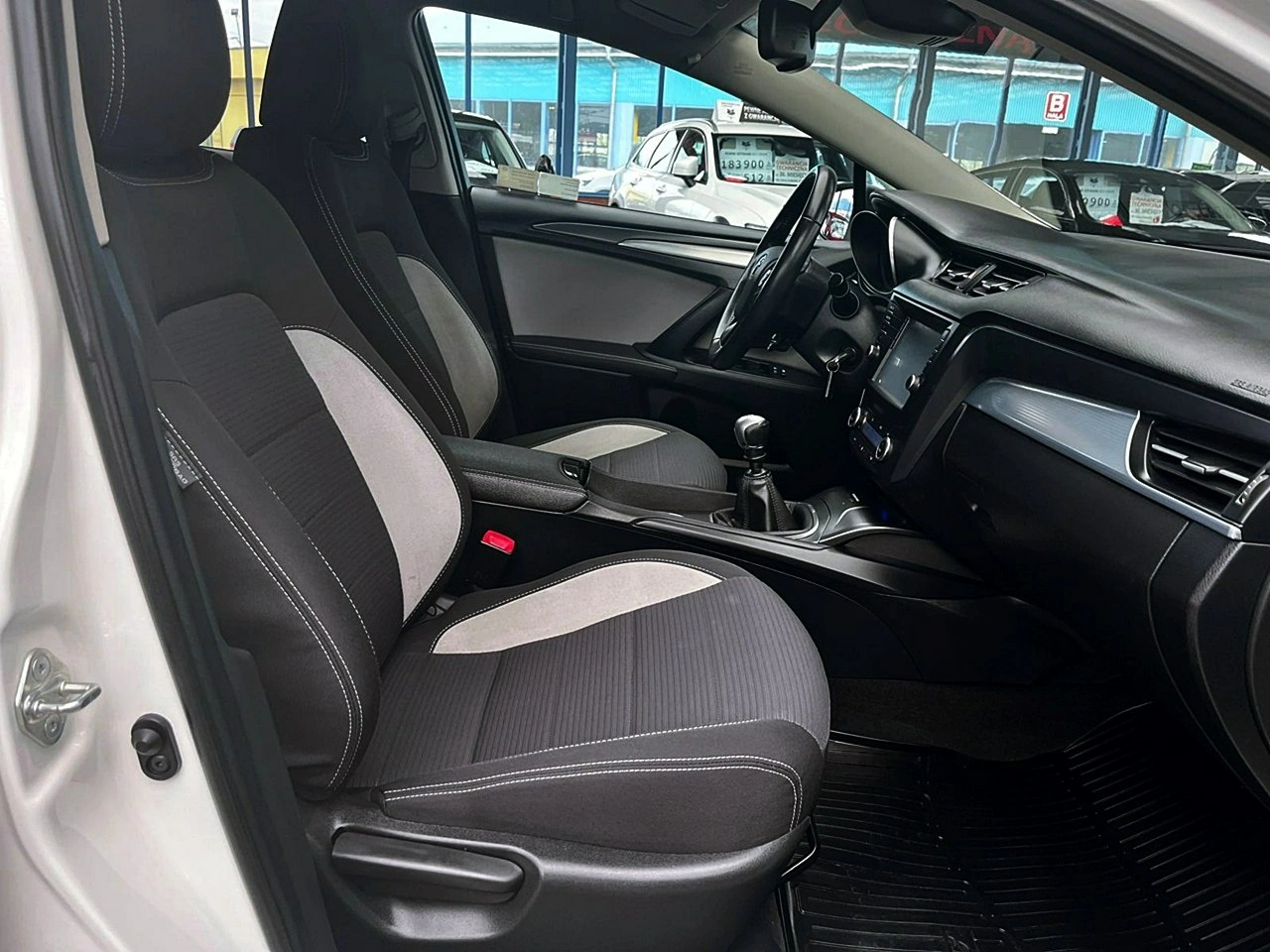 Toyota Avensis - Zdjęcie 10