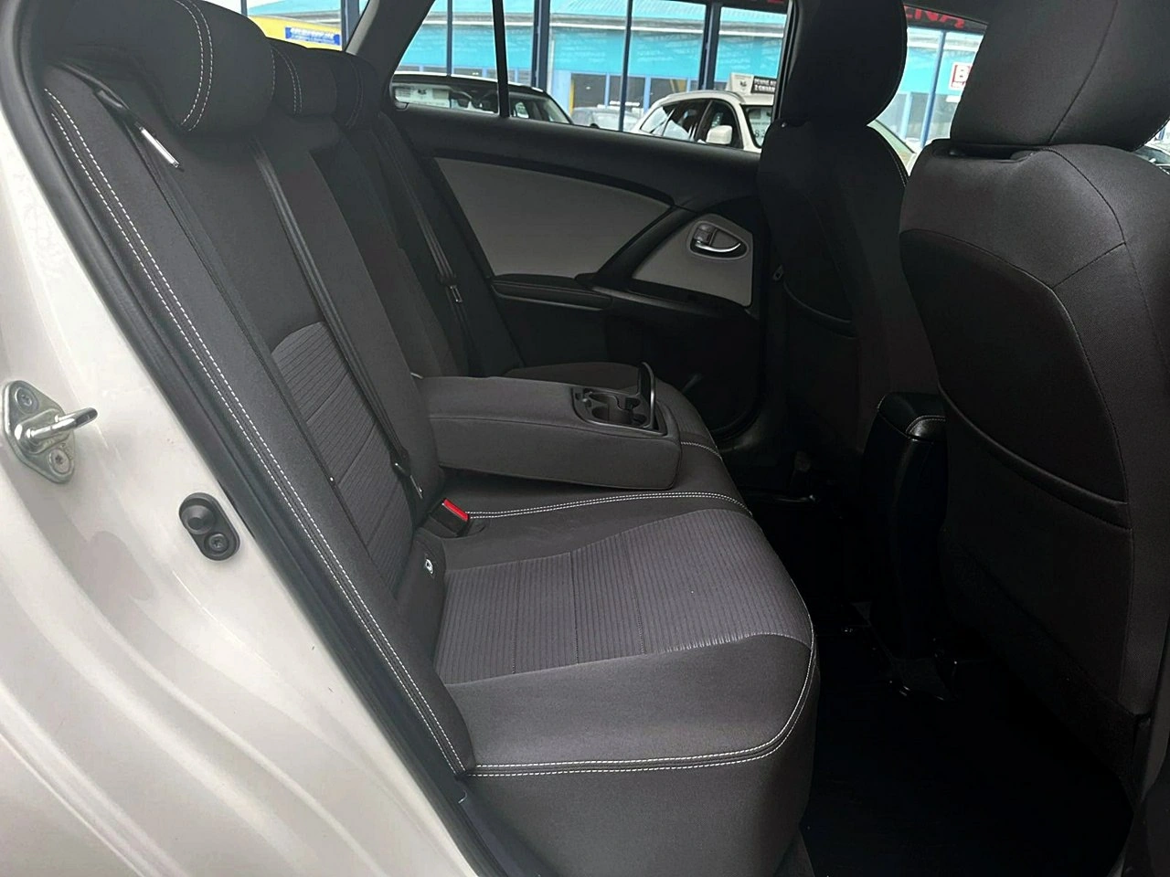 Toyota Avensis - Zdjęcie 11