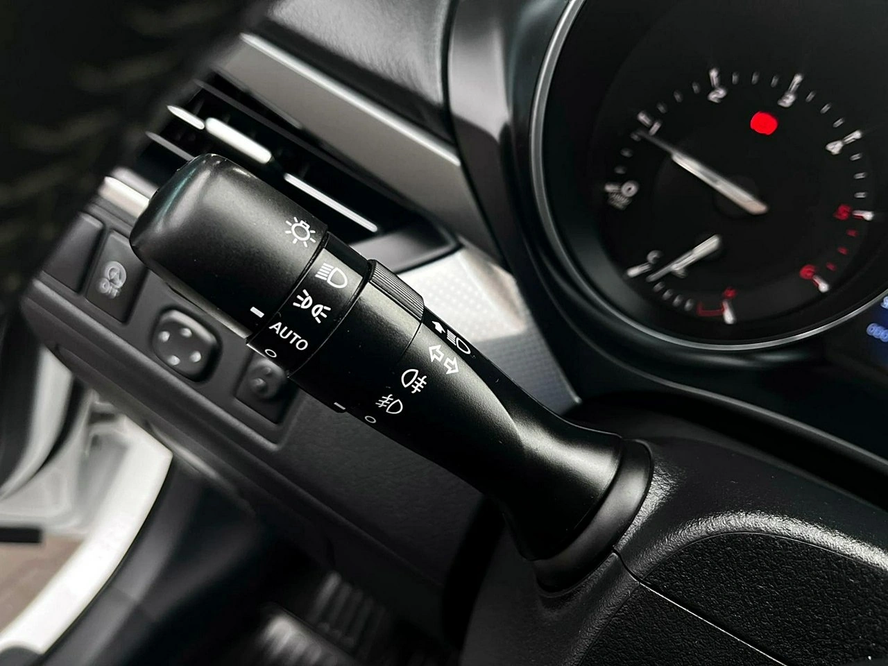 Toyota Avensis - Zdjęcie 18