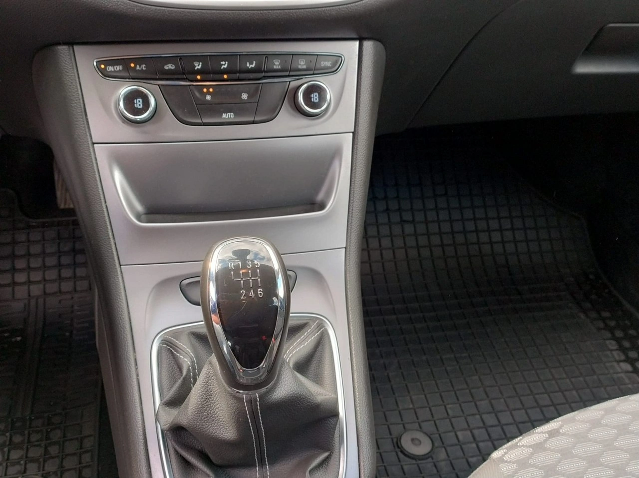 Opel Astra - Zdjęcie 17