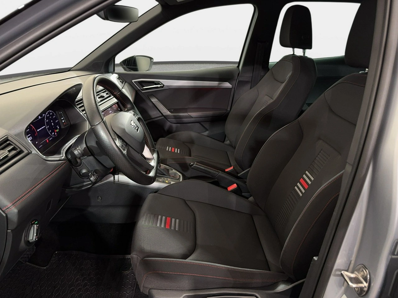 Seat Arona - Zdjęcie 11