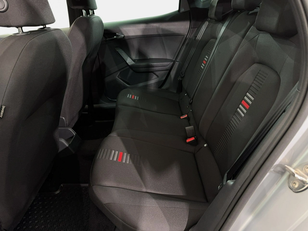 Seat Arona - Zdjęcie 12