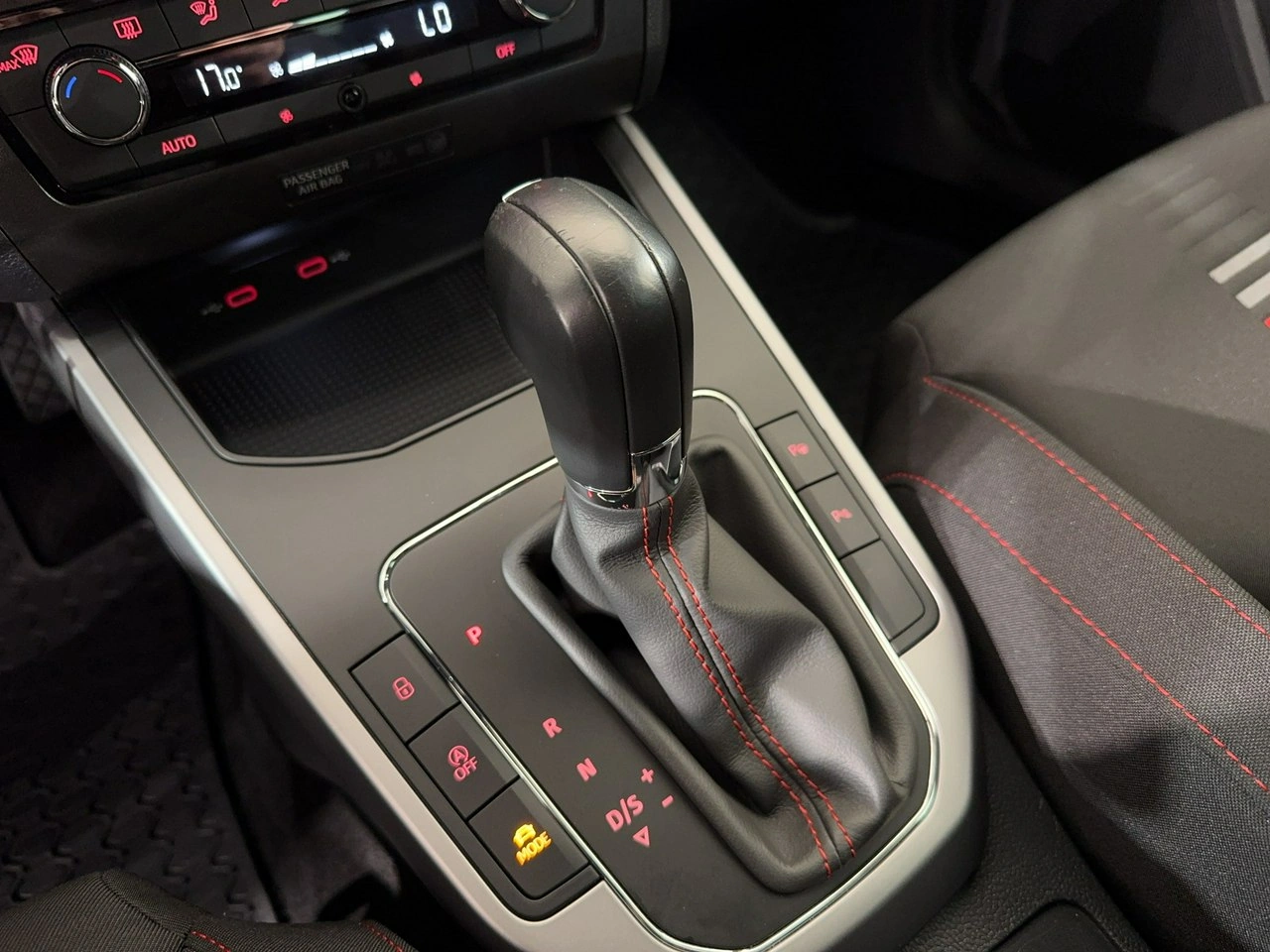 Seat Arona - Zdjęcie 27