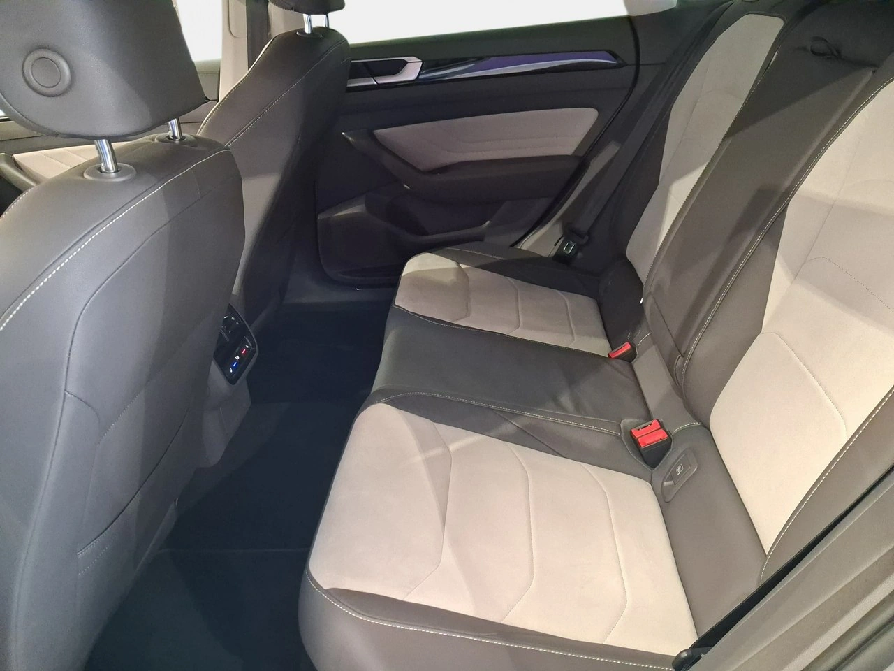 Volkswagen Arteon - Zdjęcie 13