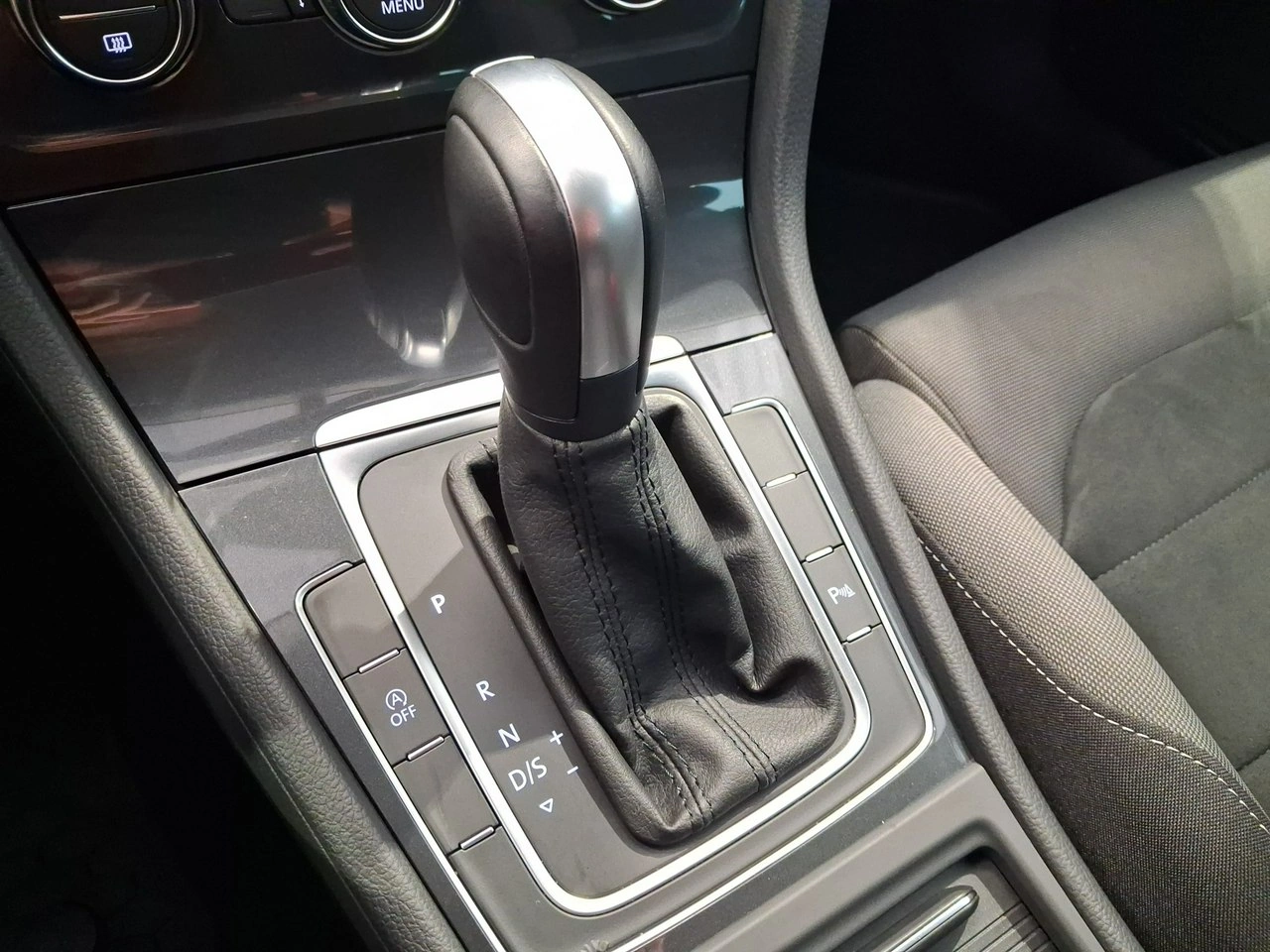 Volkswagen Golf - Zdjęcie 34