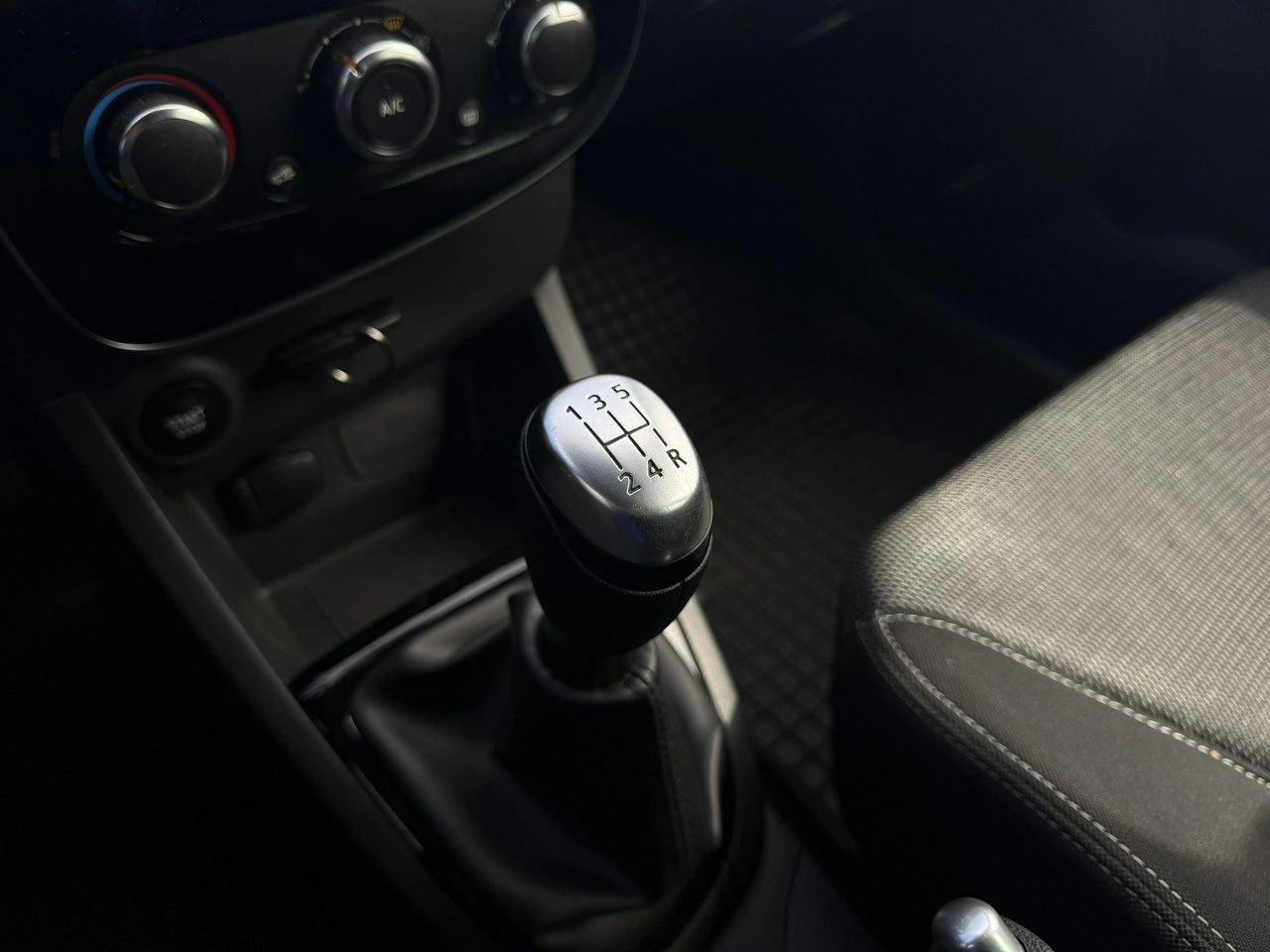 Renault Clio - Zdjęcie 29