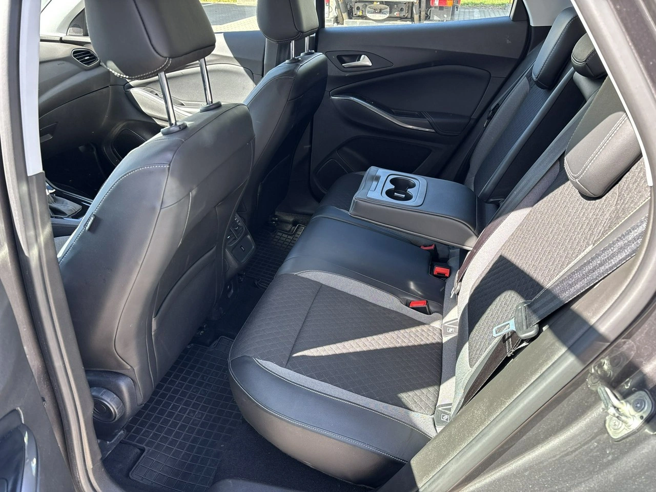 Opel Grandland X - Zdjęcie 11