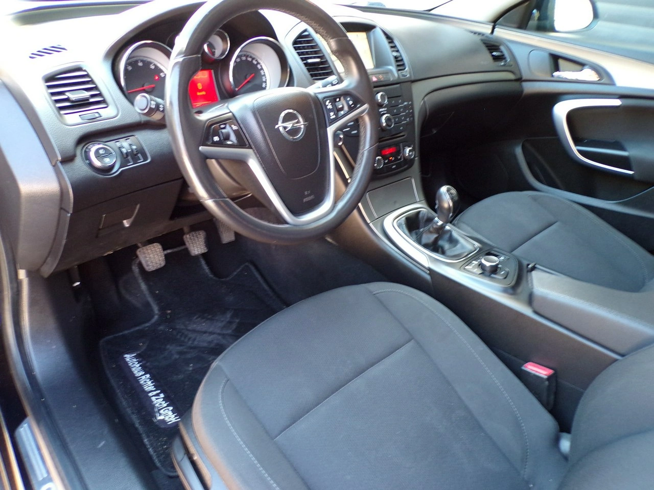 Opel Insignia Grand Sport - Zdjęcie 17